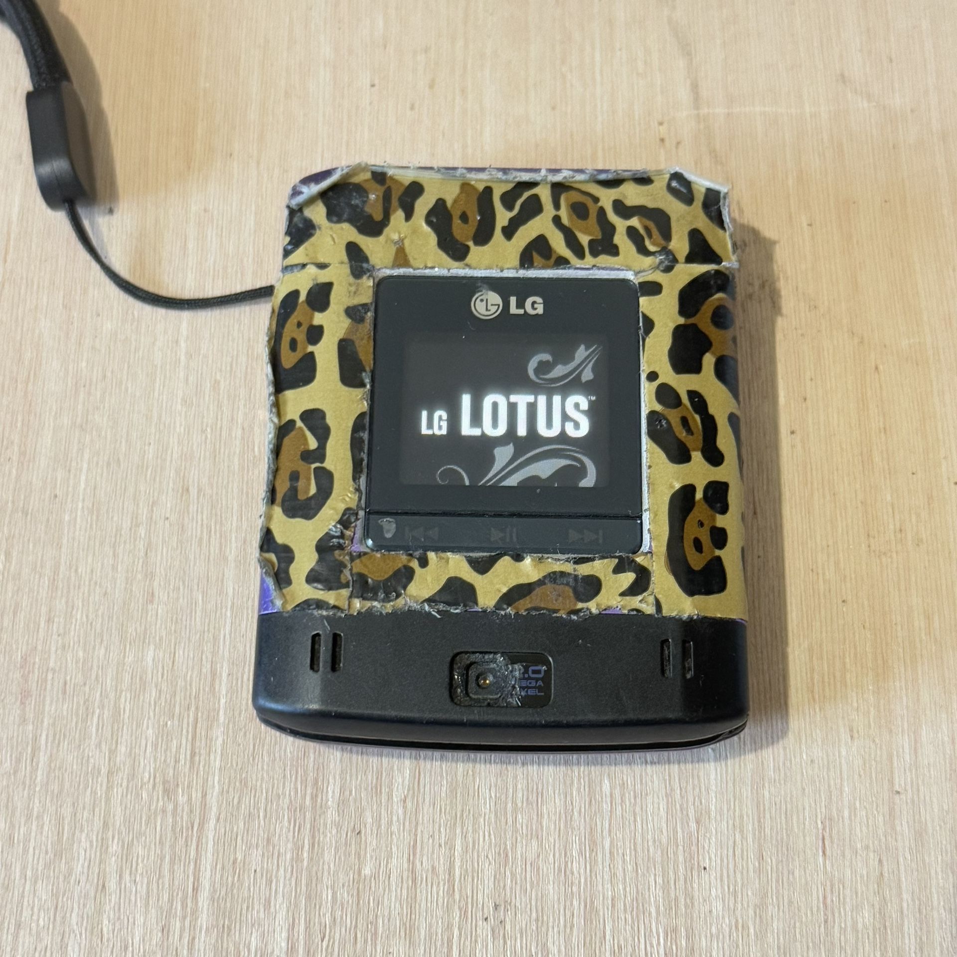 LG Lotus LX600 Purple Sprint Flip Phone w/Charger-Cord Working“UNTESTED”Read Blw