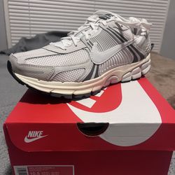 Vomero 5 Size 10.5 DS