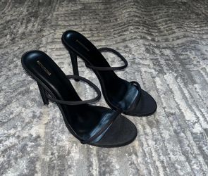Pretty Little Thing Size 5