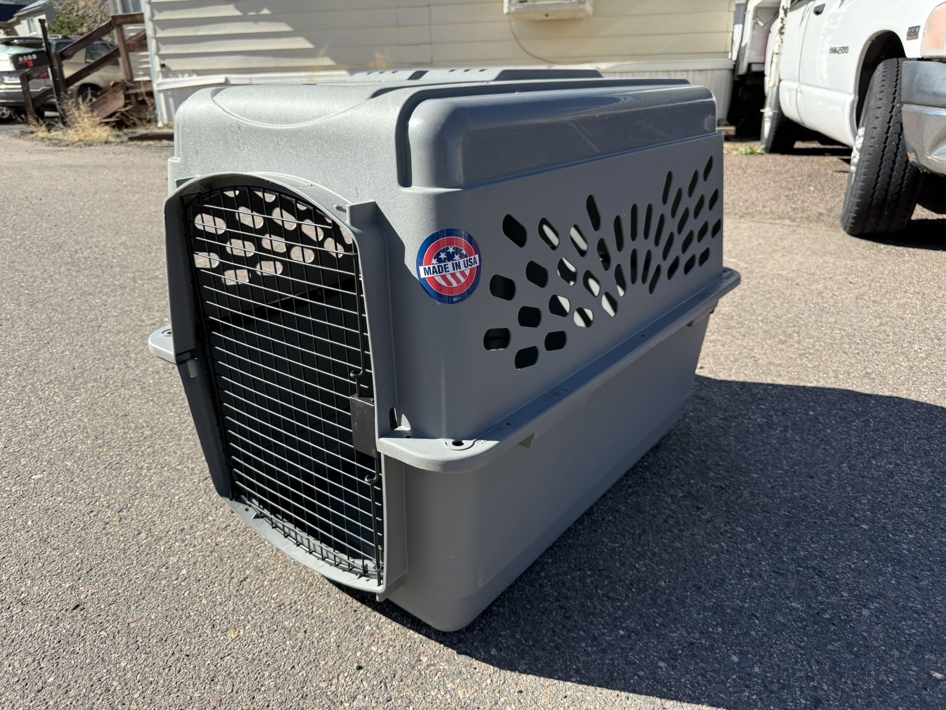 Gray Petco Porter Cage Crate Navigator Plastic Kennel