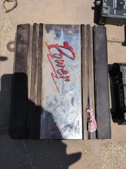 It's a kicker amp with mint and highs a kicker and for bass and another amp. For bass