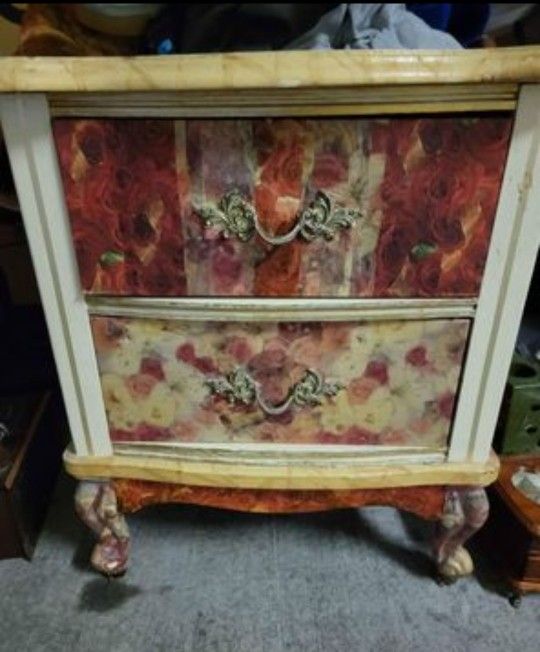 Vintage French Provincial Decoupage Roses Dresser Nightstand Table With Drawers