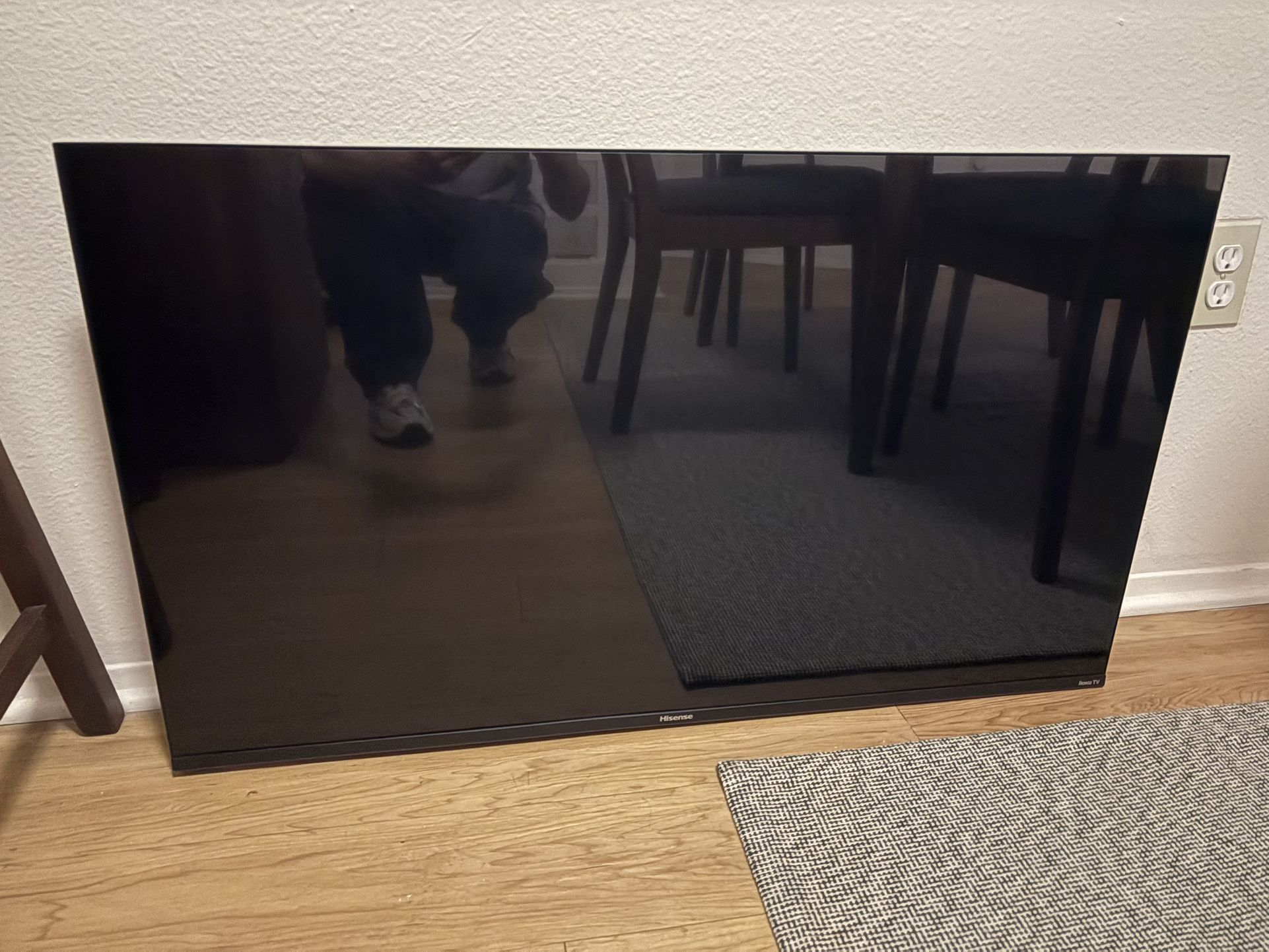 43” Hisense Roku Smart TV