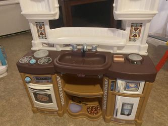 Toy kitchen set