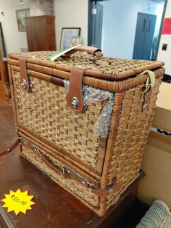 Brand new picnic basket