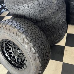 Vendo Rines Nuevos 17x9 De 5-127 Con Llantas 35/12.50/R17 Bfgoodrich Un 80% De Vida Para Jeep 