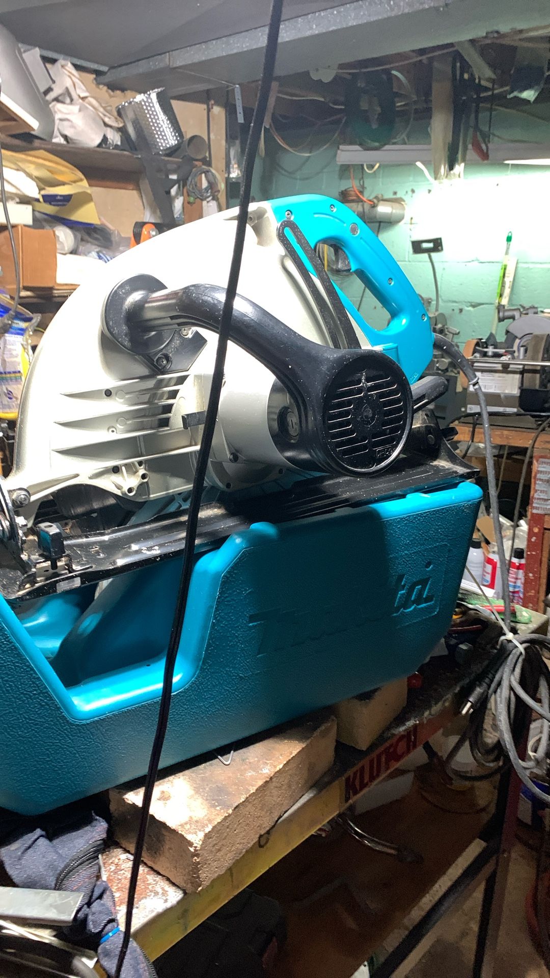 Makita 5402 NA Circular Saw 16 Inch