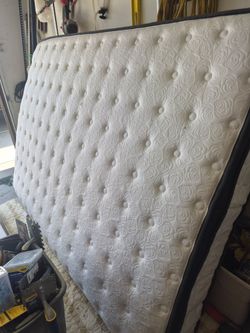 Queen size   mattress for sale. Brand  new