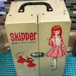 Vintage 62yo 1964 Mattel Skipper doll carrying case in pristine condition.