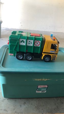 Bruder Garbage Truck