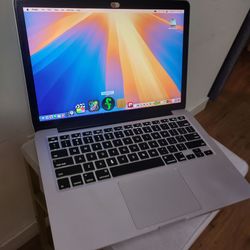 Apple MacBook - New battery & Charger $280 - OSX Sequoia 15 - 2026-27