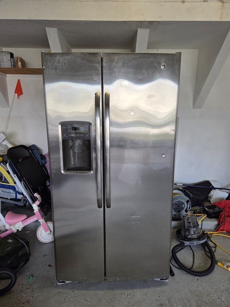 GE Side-by-side Refrigerator 