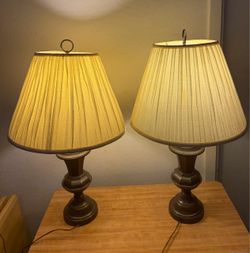 Assorted lamps and lamppost