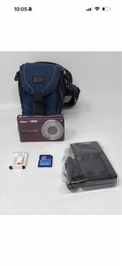 Nikon COOLPIX S550 10.0MP 2.5" LCD 5x Zoom Digital Camera W/ Charger, SD, Case