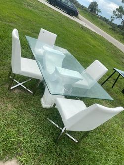 Dining room table