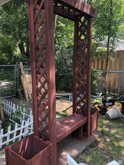 Trellis bench planter