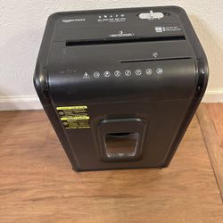 Amazon Basics 24 Sheet Cross Cut Paper, CD and Credit Card Home Office Shredder