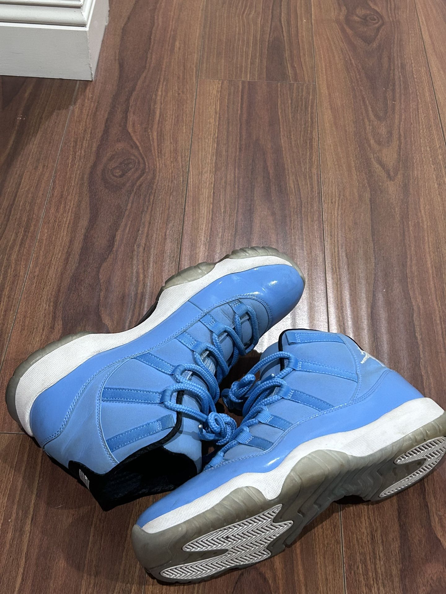 Pantone Jordan 11