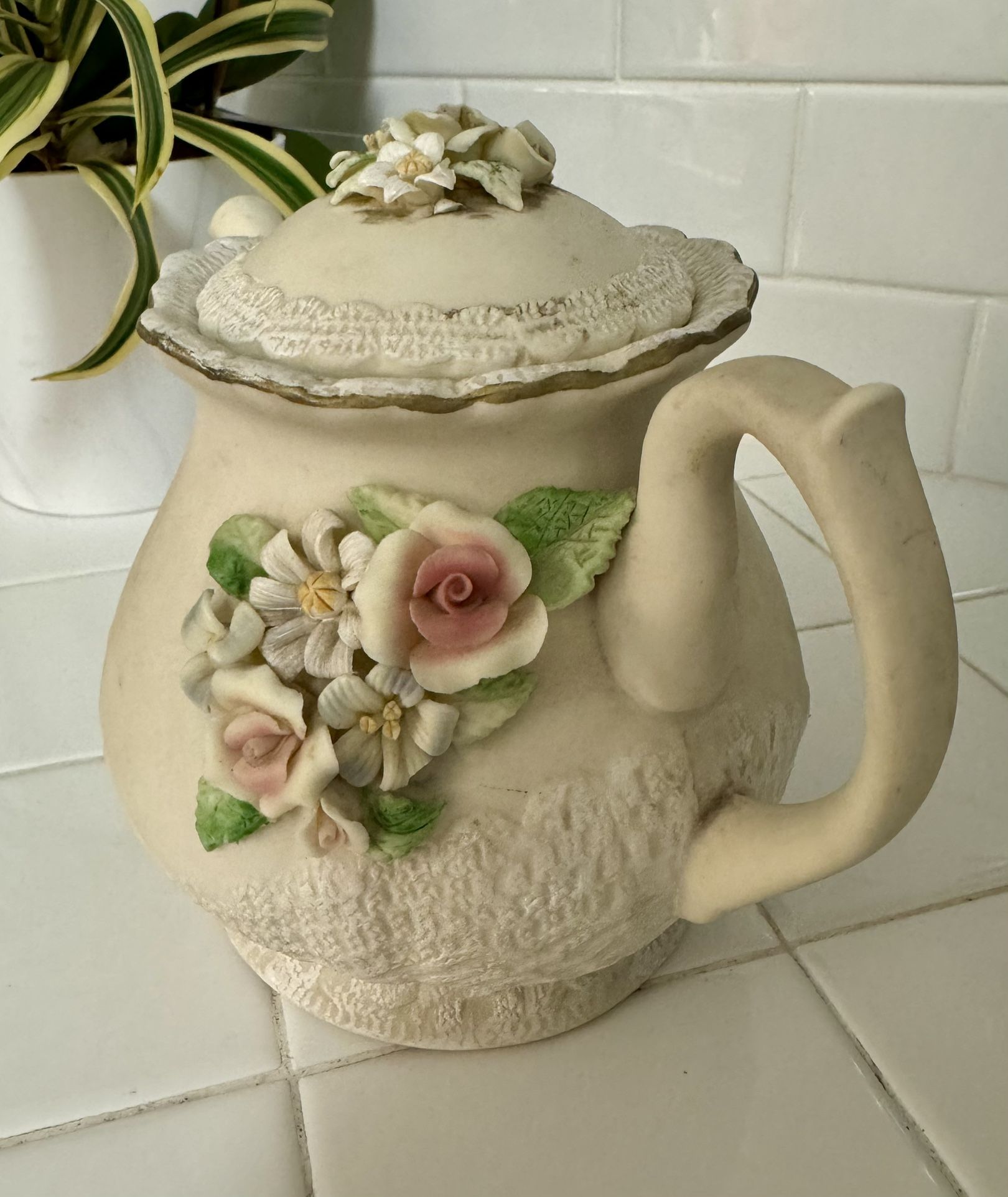 Vintage Musical 3D Floral  Ceramic Decorative Tea Pot It Works!   Stands 7” Tall