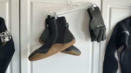Wetsuit Gloves And Booties Size 13