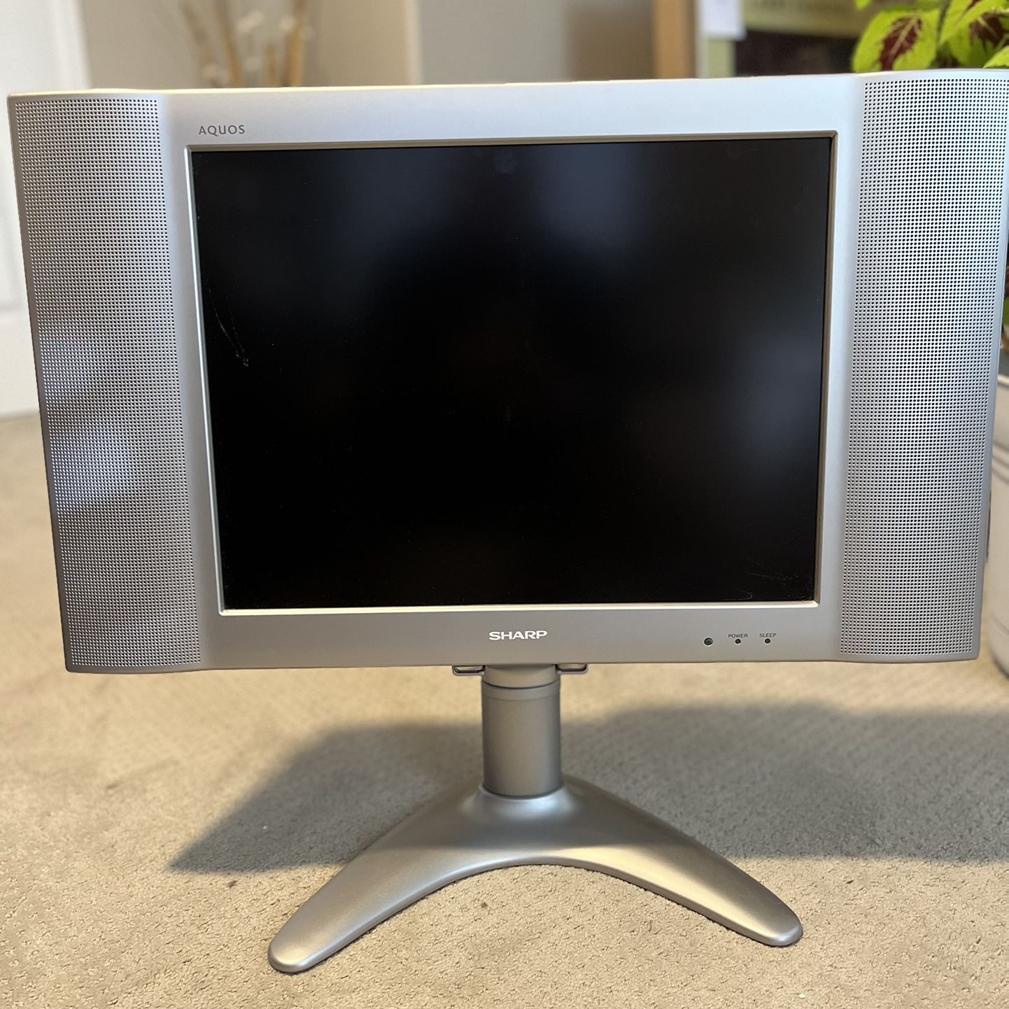 シャープのAQUOS T.KITAデザイン Sharp Aquos 19” LCD TV - Toshiyuki Kita Design for Sale in Denver