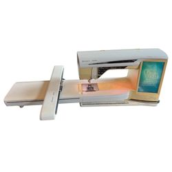 Husqvarna Viking Designer Diamond DeLuxe Full Embroidery Sewing Machine