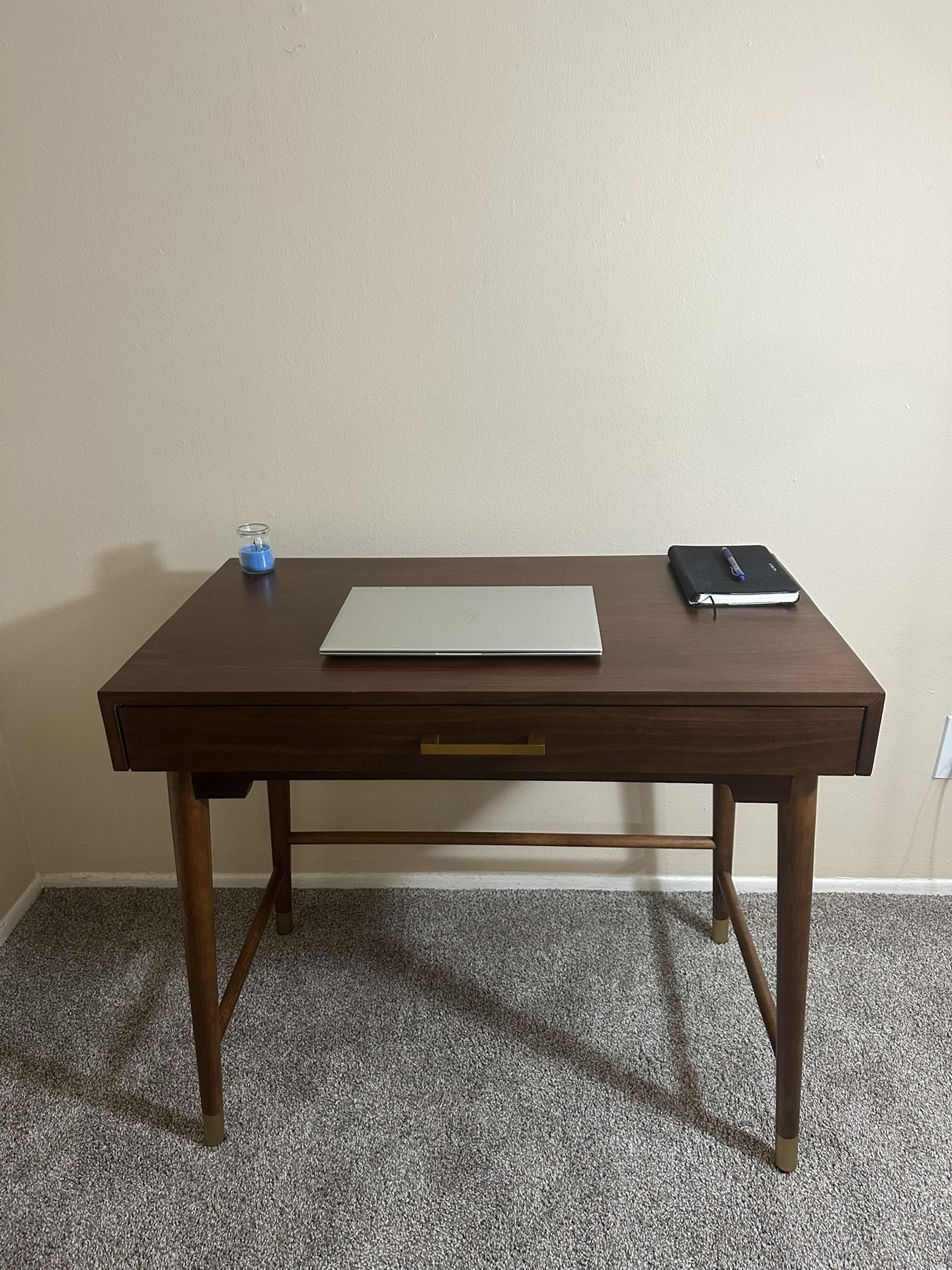 Amazing Desk in Good Condition