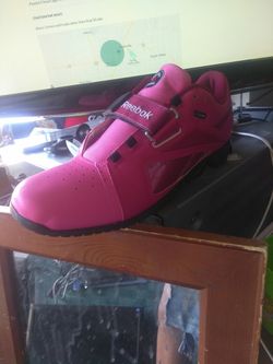 REEBOK... SIZE 11(fits like a 10 THEY CLOWIN CLEAN AS* HELL)... Black and Pink.. $50