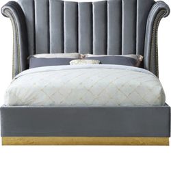 White BDR Set - California King| 6 Drawer 54’ Inch Dresser| 2 White Nightstands | White Mirror 