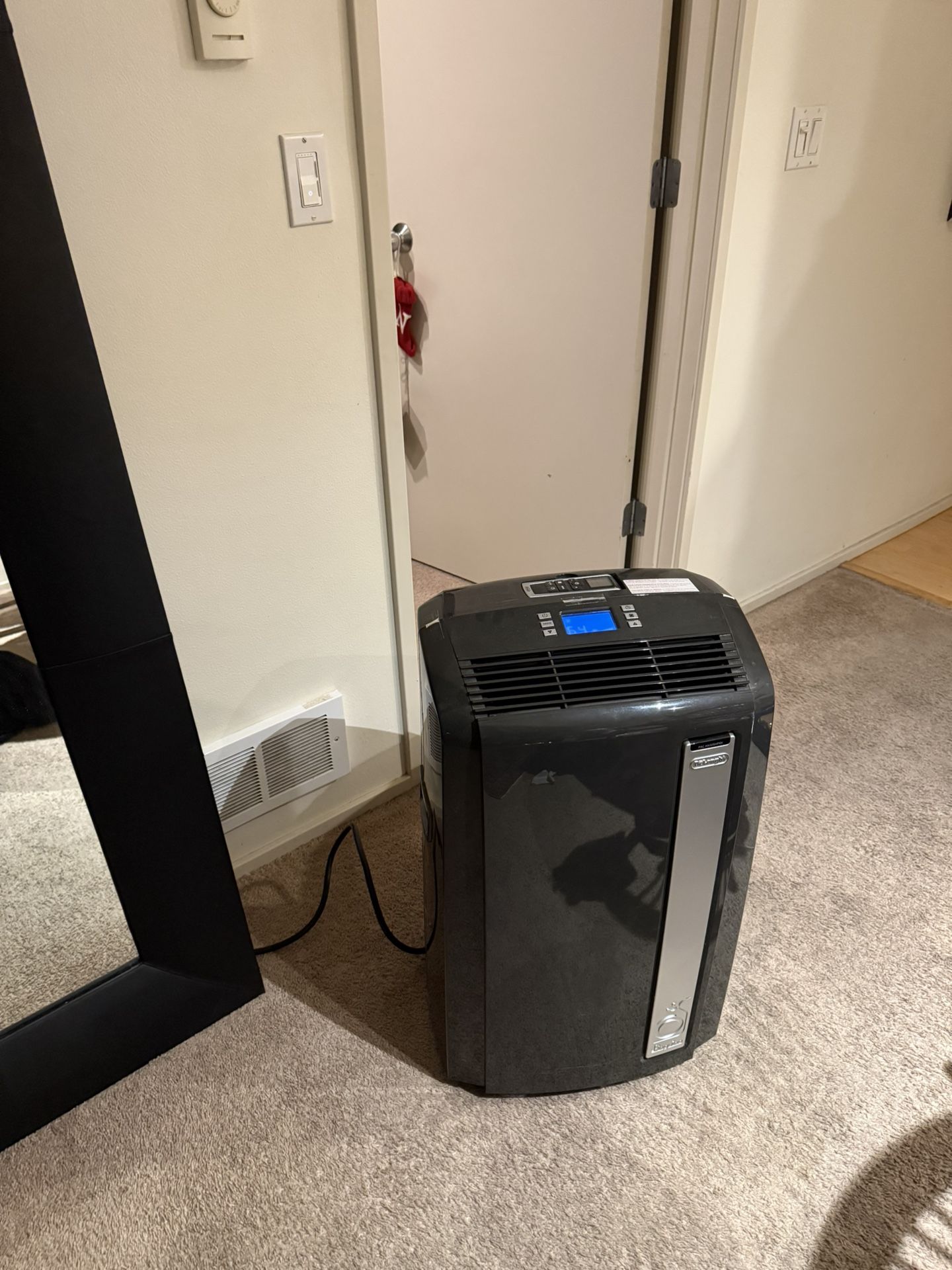 Delonghi 12,000 BTU/Hr Portable Air Conditioner
