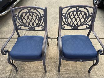 2 Metal Deck Chairs, Blue Cushins