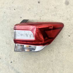 2017 - 2019 SUBARU IMPREZA HATCHBACK RH PASSENGER SIDE TAIL LIGHT OEM