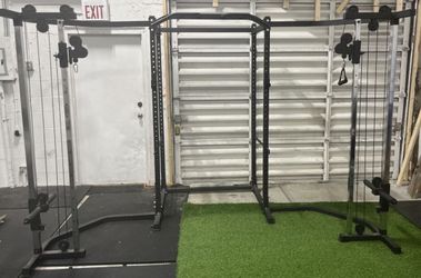 Cable Machine / Squat Rack