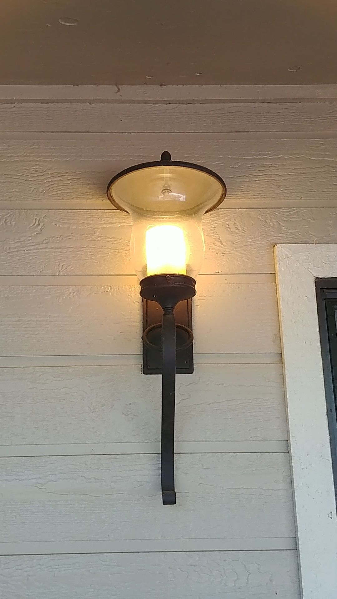 Outdoor porch light works great