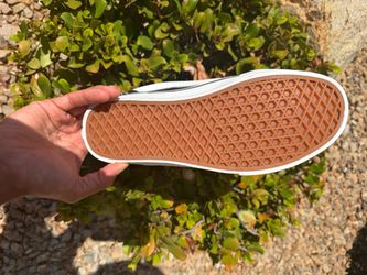 Vans Knu Skool Studs sizes 8 & 8.5 men’s