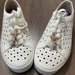 Dolce Vita White Sneakers Size 8 – Bee Detail Cute Casual Shoes