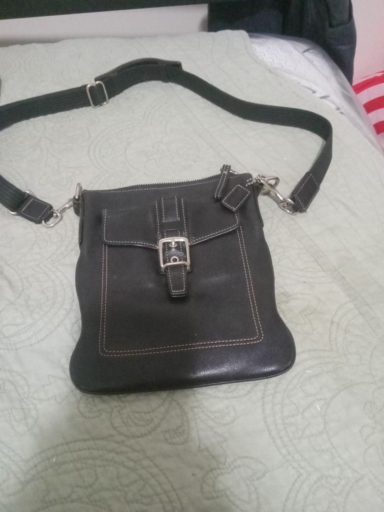 Coach. Crossbody
