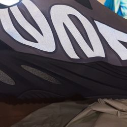 Yeezy Boost 700 MNVN Geode