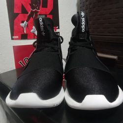 Adidas Tubular Size 8 Women $30