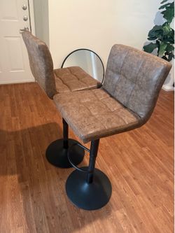 2 Swivel Adjustable Bar Stools