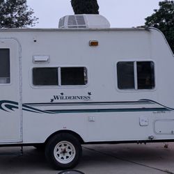 1999 Wilderness Fleetwood Camper Trailer, Fully Custom And Remodeled Inside. 
