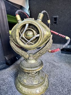 Marvel Legends Doctor Strange Eye of Agamotto – Electronic Talisman