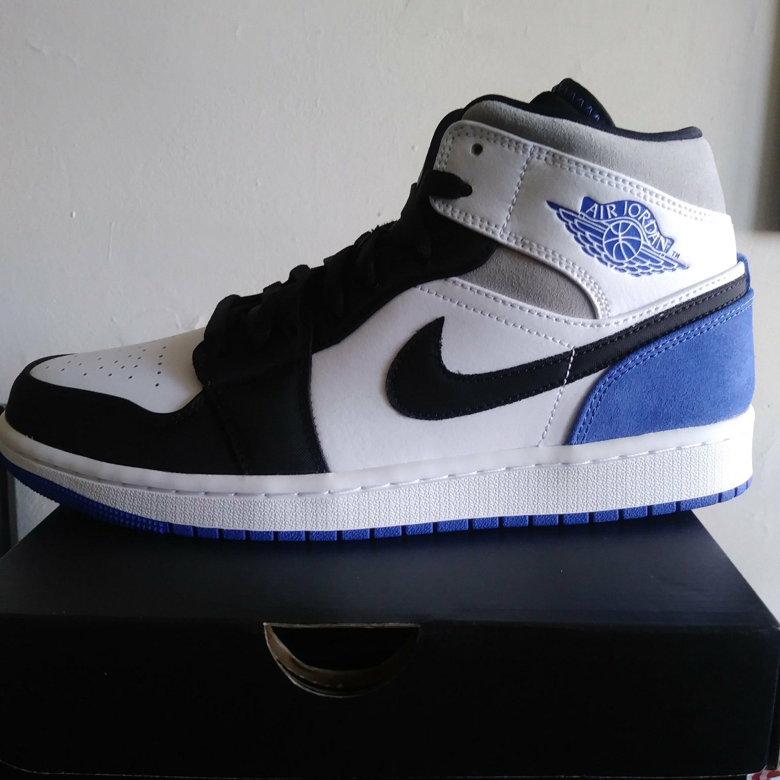 Air Jordan Mid SE Hyper Royal Sizes 9, 10