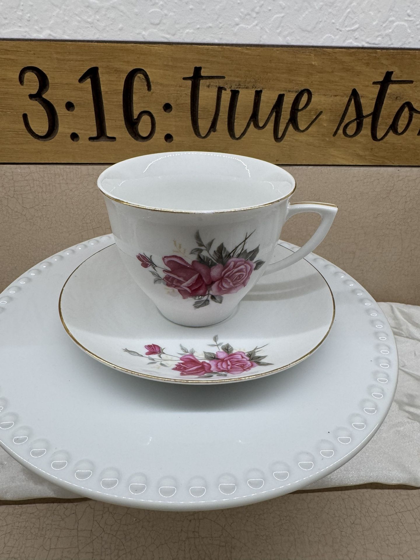 Vintage 1970s Rose Pattern With Gold Trims China Tea Cup & Saucer Set