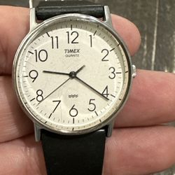 Timex Vintage Analog Watch  Requires Battery  Excellent Condition 