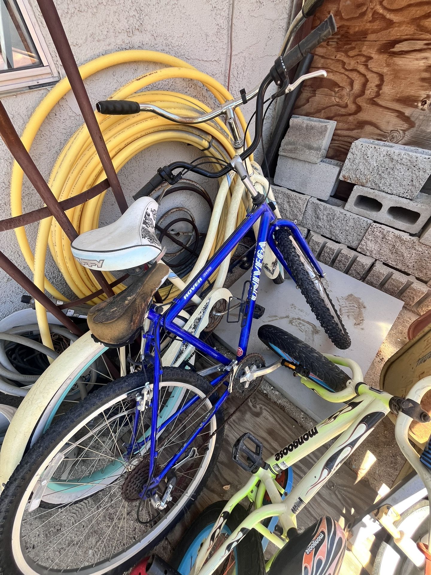Blue Univega Rover 306 Bike