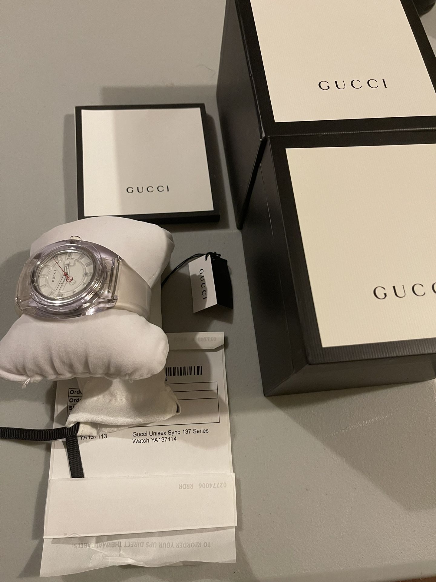 Gucci unisex sync outlet 137 series watch ya137114