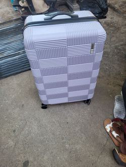 American Tourister Hard Shell Spinner Luggage