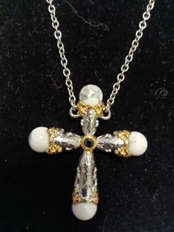 NATURAL WHITE HOWELITE cross