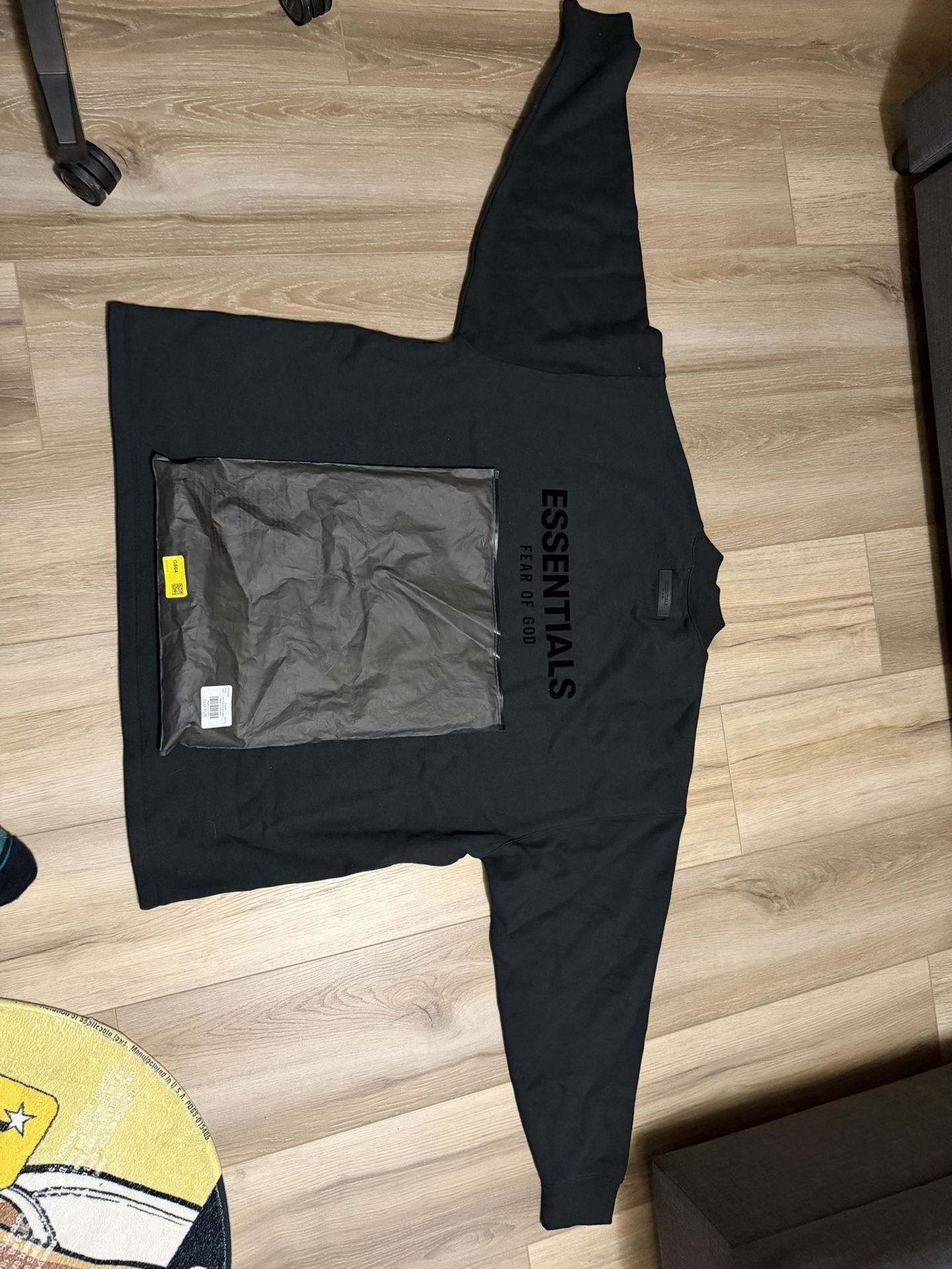 New ESSENTIALS Classic Crewneck Sweatshirt XL